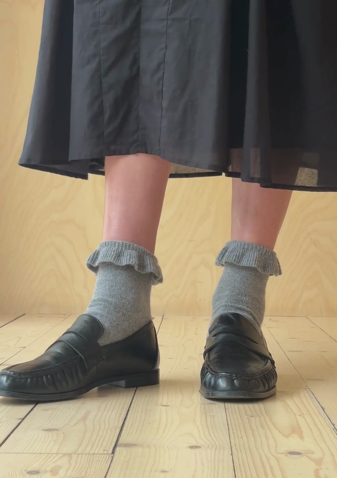 Chaussettes en laine mérinos à volants anthracite
