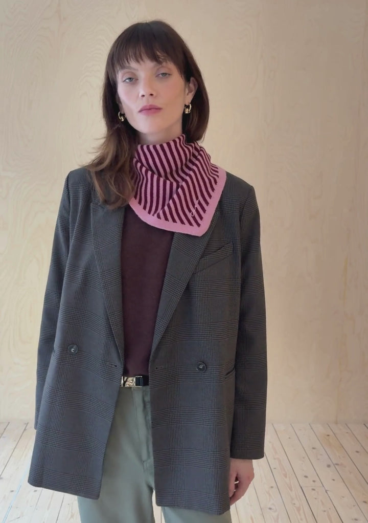 Écharpe triangulaire en laine mérinos à rayures roses