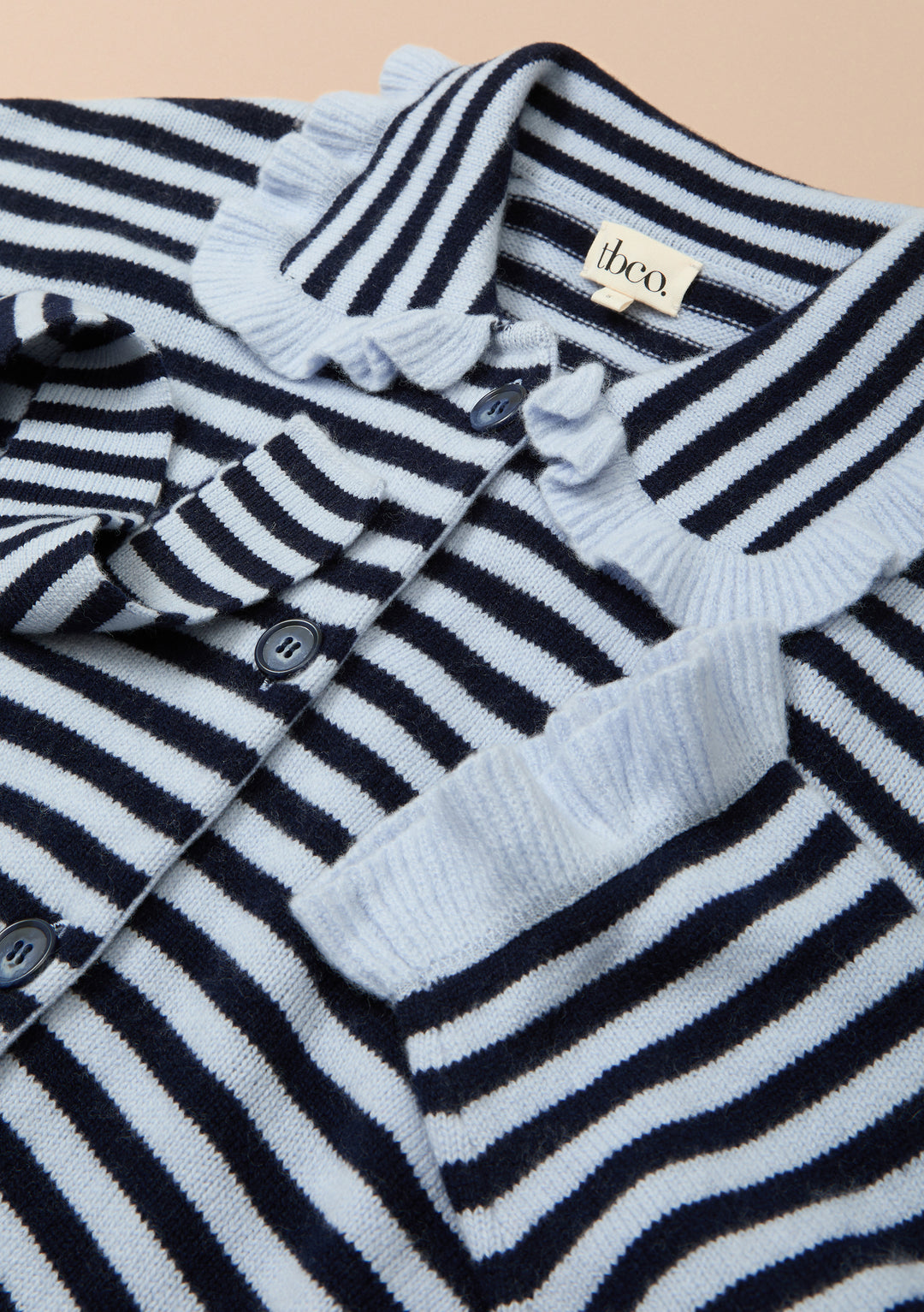 TBCo x Liu Merino-Cardigan mit Rüschen in Blau gestreift