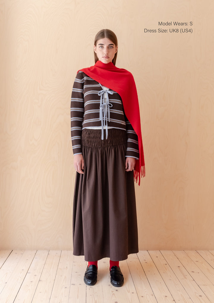 Strickjacke aus Merinowolle mit Krawatte und braunen Streifen