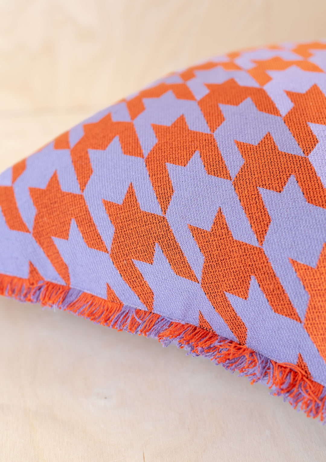 Housse de coussin en coton pied-de-poule lilas