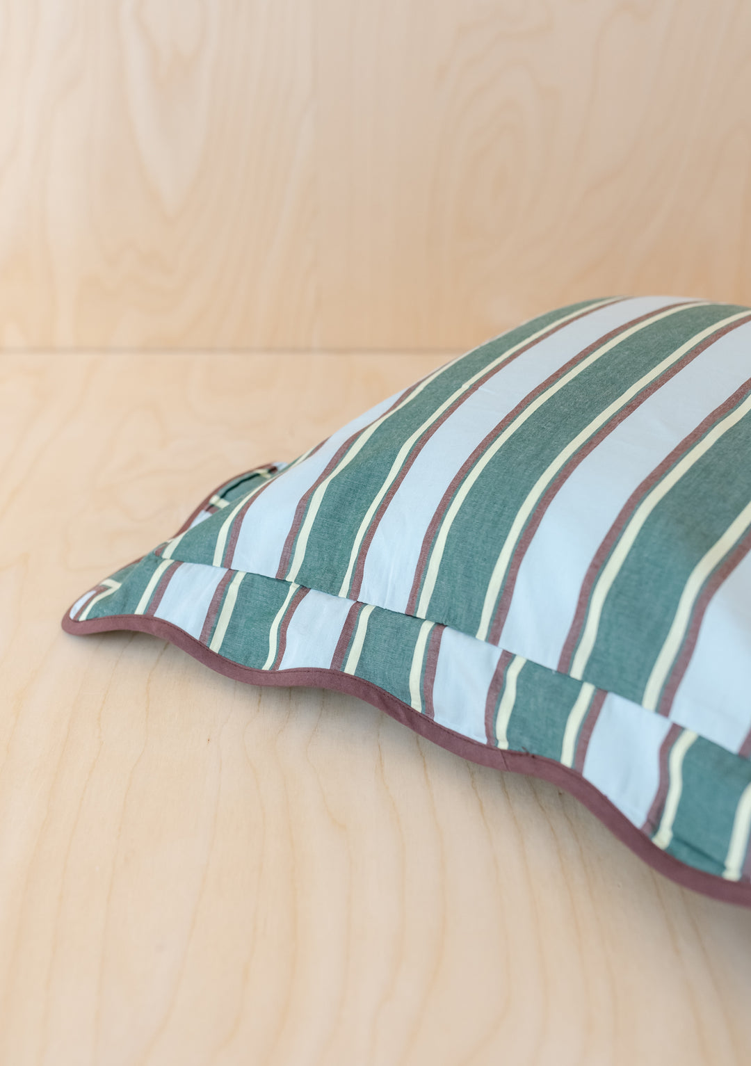 Housse de coussin en coton à rayures bleues 