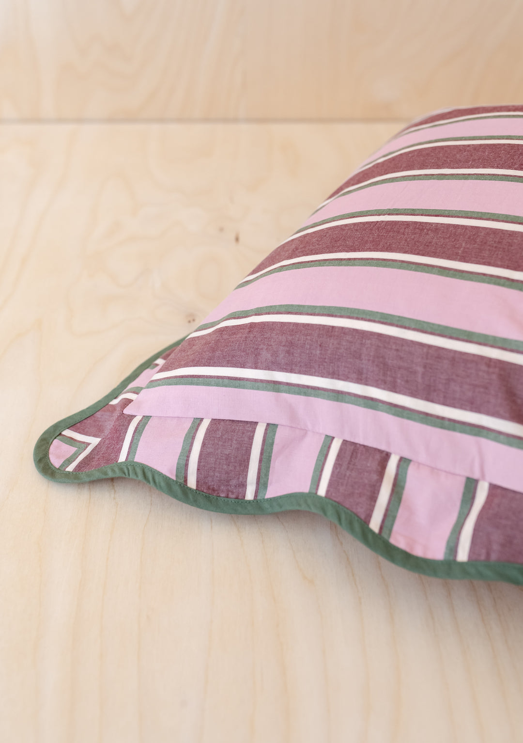 Housse de coussin en coton à rayures roses