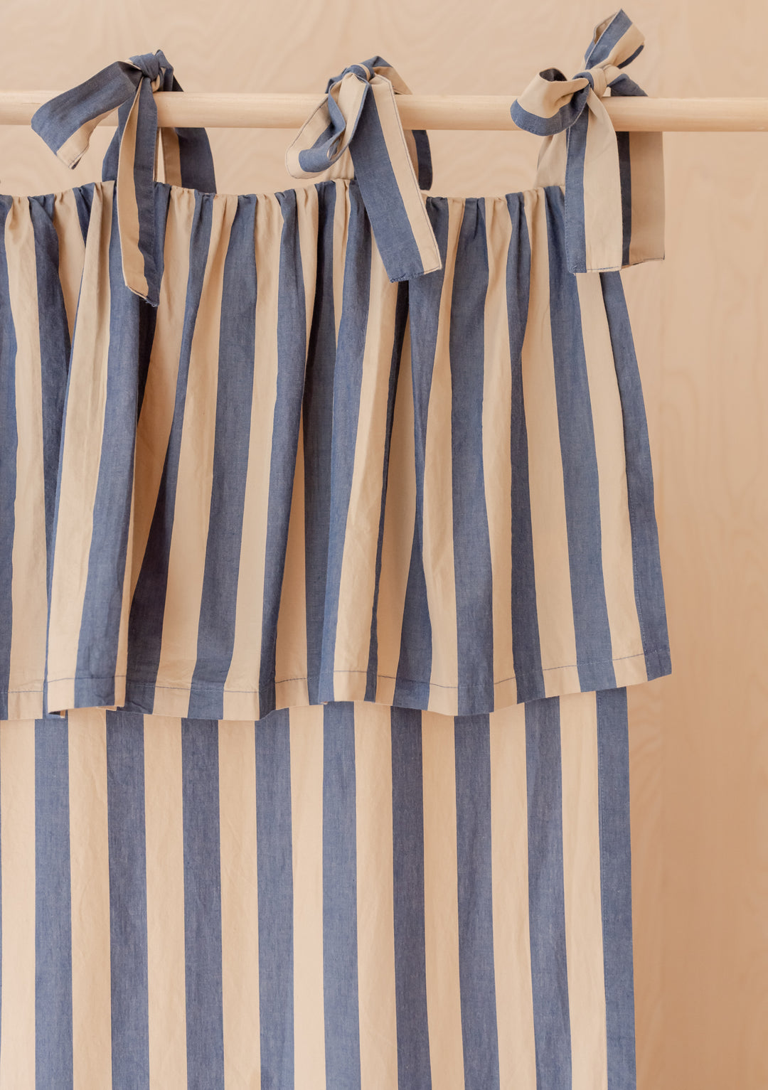 Paire de rideaux à nouer en coton à rayures bleu marine 