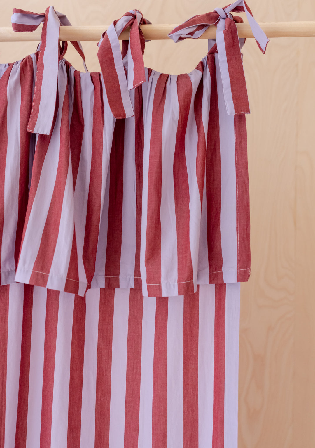 Paire de rideaux à nouer en coton à rayures lilas 