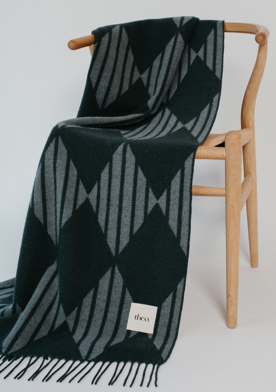 Lammwolldecke mit grünem Harlekin-Jacquardstreifen 