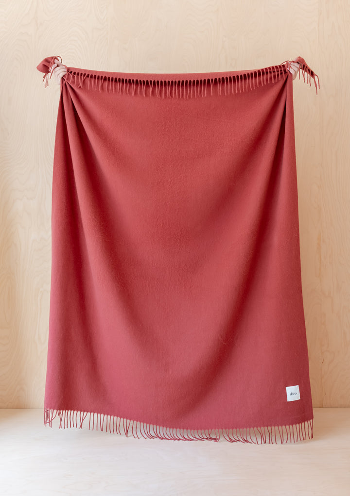 Lammwolldecke in Maulbeere