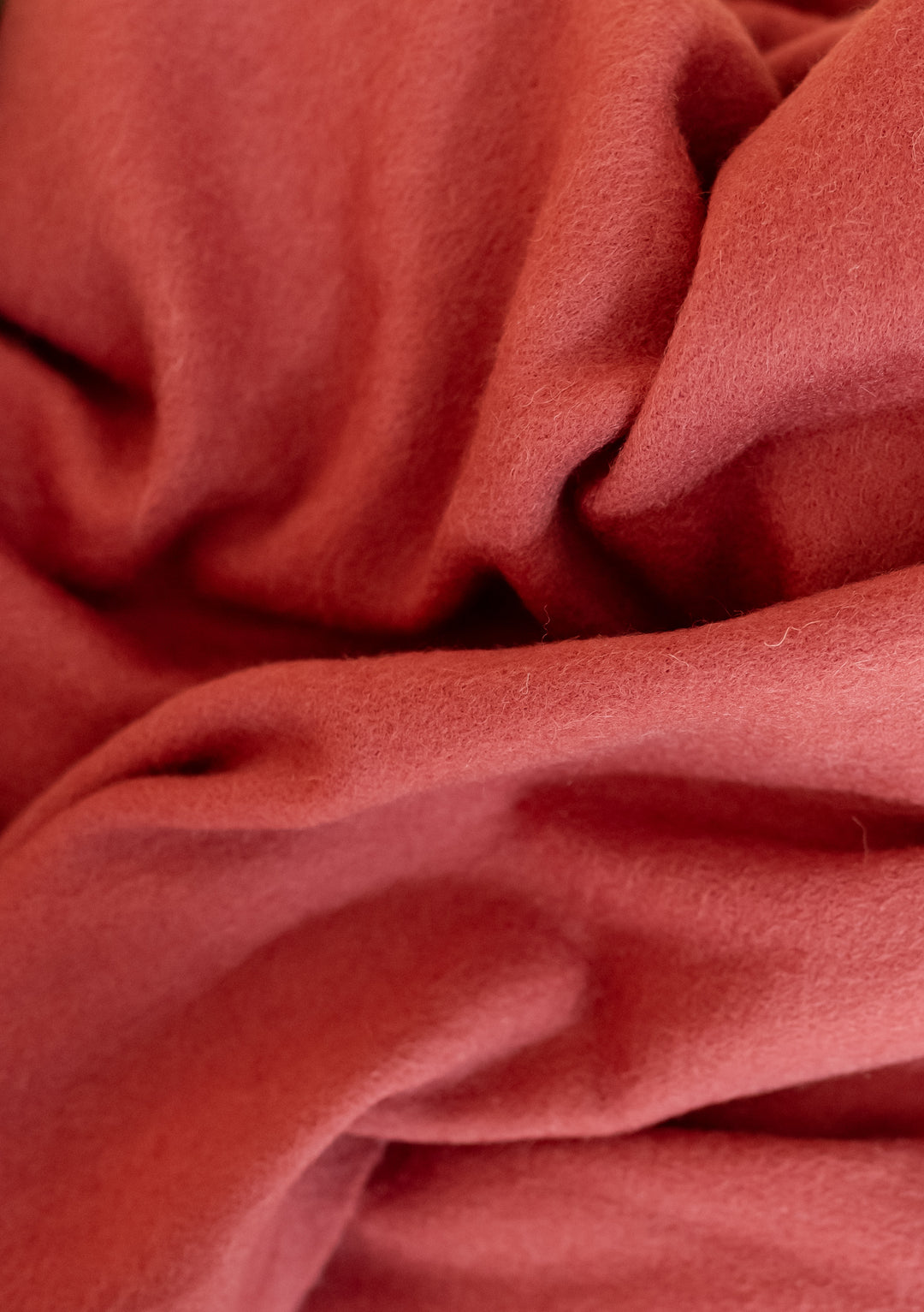 Lammwolldecke in Maulbeere