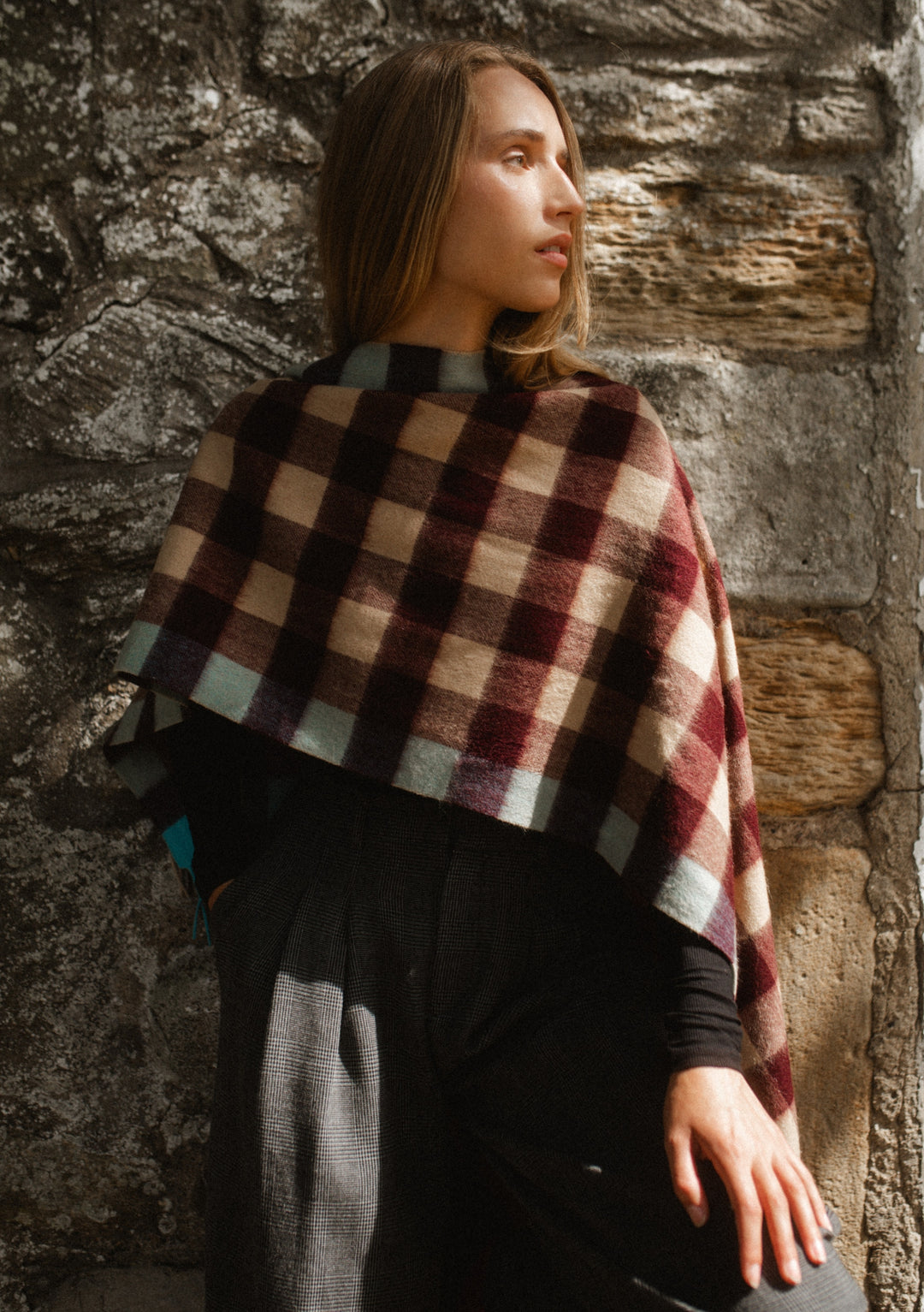 Écharpe oversize en laine d'agneau à carreaux camel 