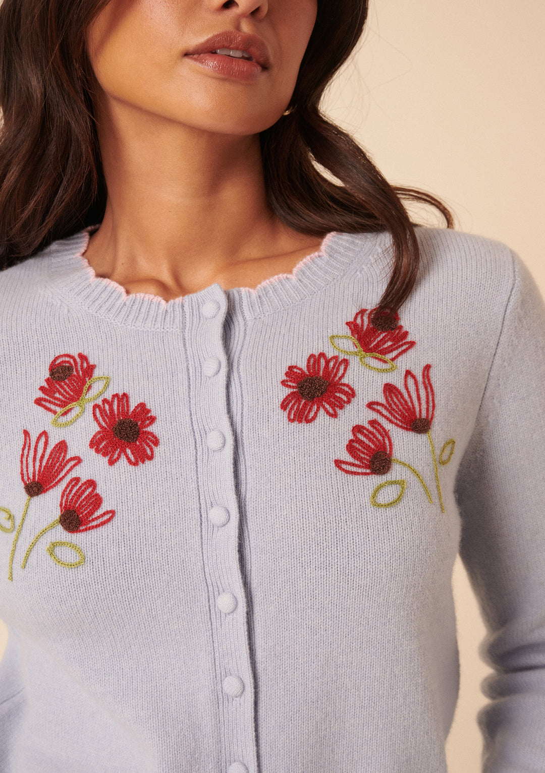 NC x TBCo – Blaue Wollstrickjacke mit Blumenmuster