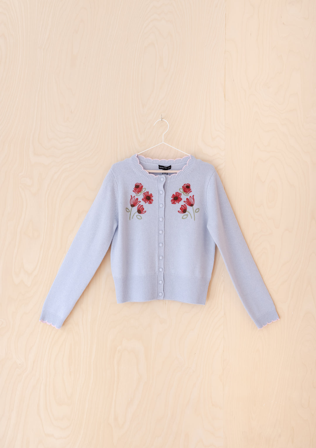 NC x TBCo – Blaue Wollstrickjacke mit Blumenmuster