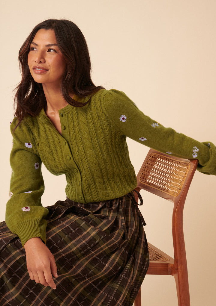 NC x TBCo Cardigan en laine torsadée à fleurs vertes