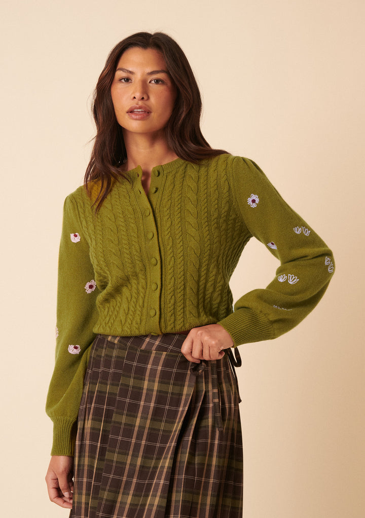 NC x TBCo Cardigan en laine torsadée à fleurs vertes