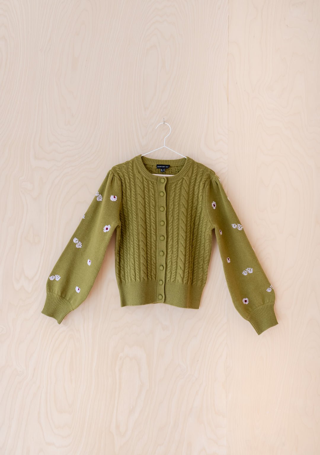 NC x TBCo Cardigan en laine torsadée à fleurs vertes