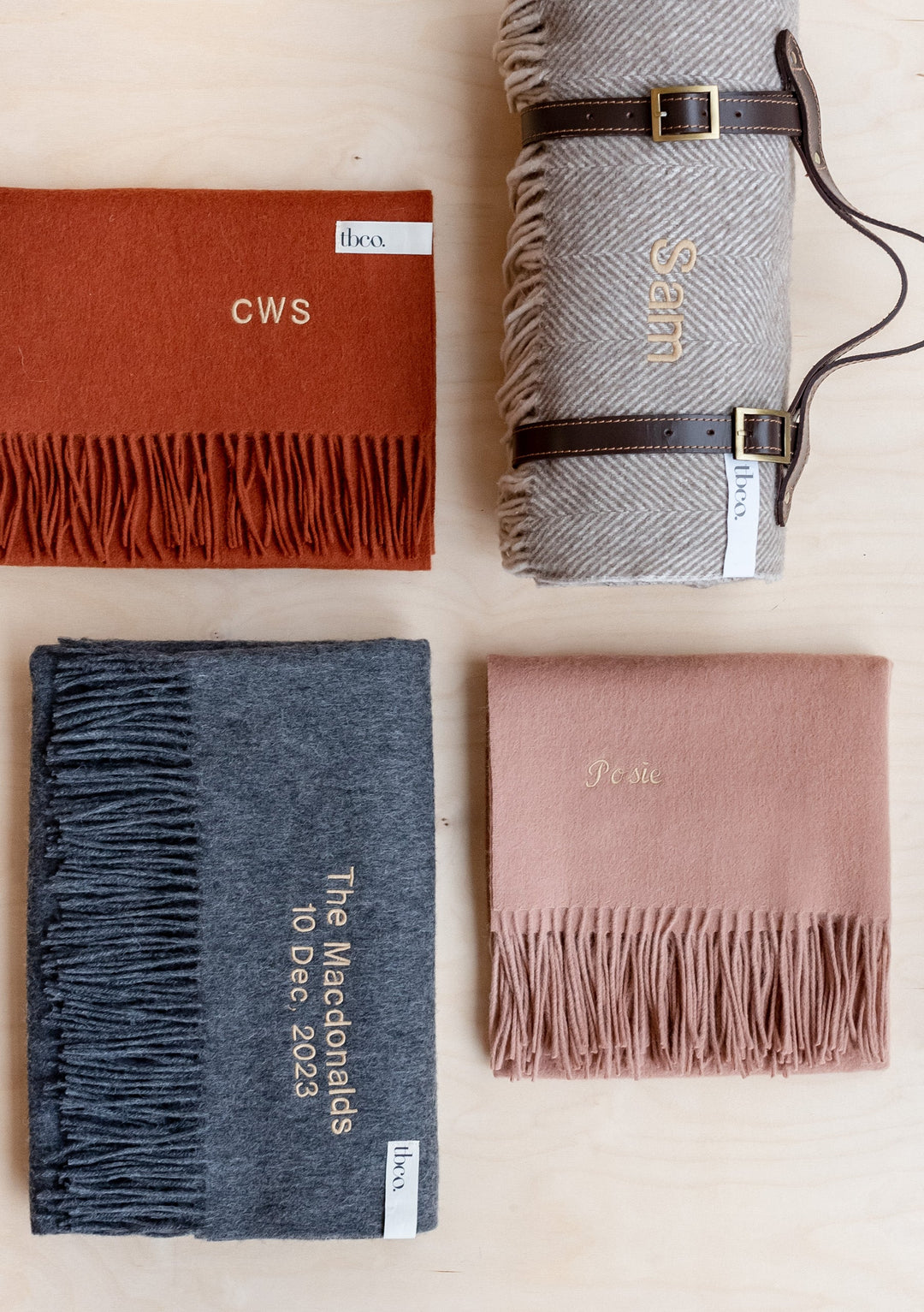 Écharpe oversize en laine d'agneau à carreaux camel 