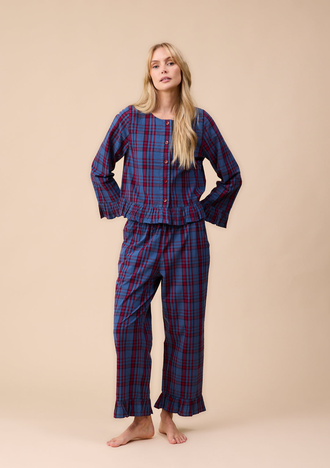 Pyjama court en coton à motif tartan bleu marine avec volants
