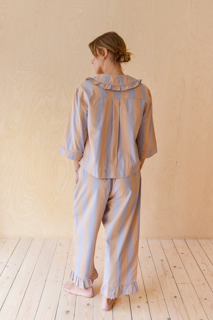 Baumwollpyjama mit orangen Streifen