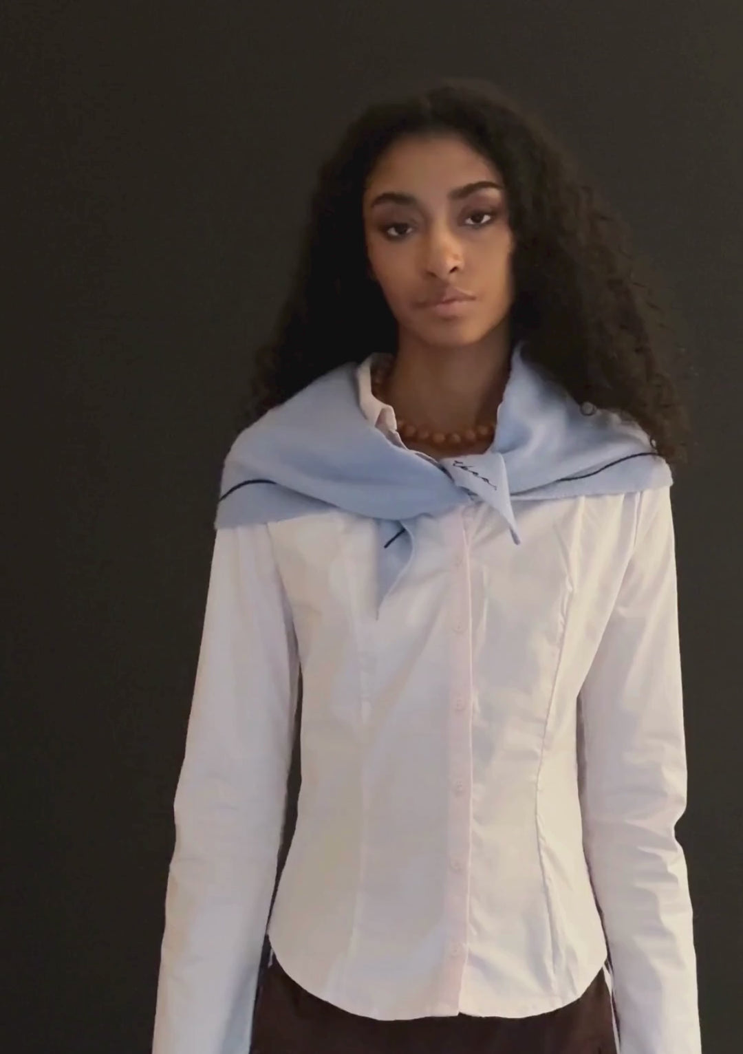 Écharpe triangulaire en laine mérinos couleur « Forget Me Not » 