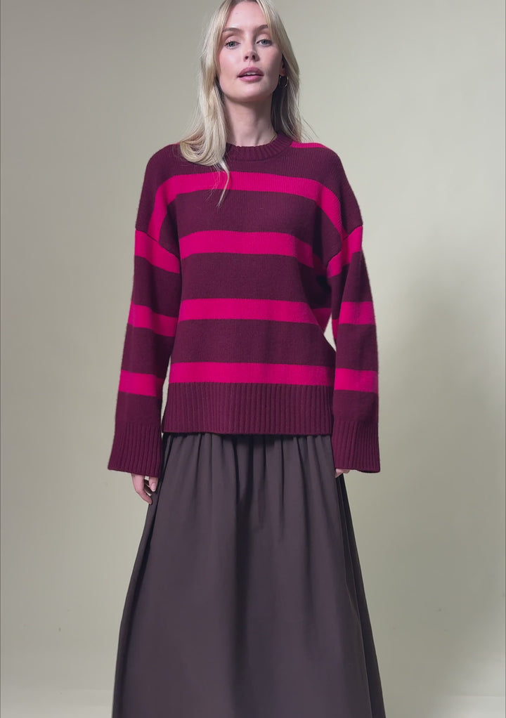 Kaschmirpullover mit Rundhalsausschnitt im Streifenmuster Rosa & Burgund