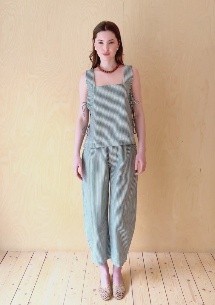 Pantalon large "Barrel" en denim rayé chevrons