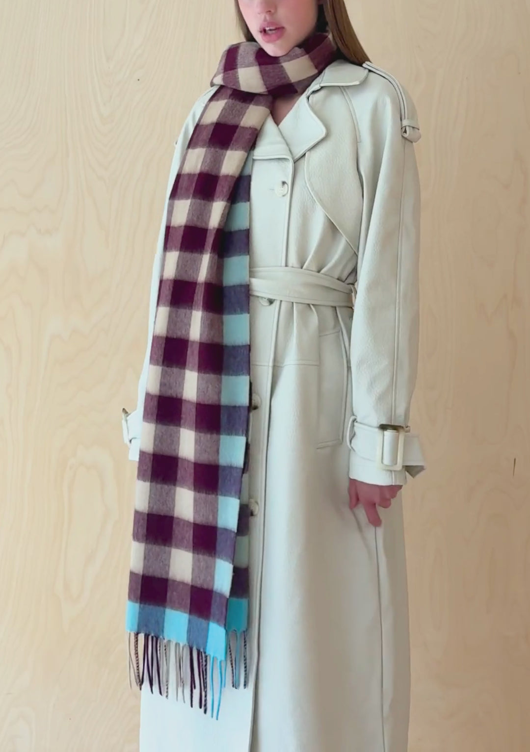 Écharpe oversize en laine d'agneau à carreaux camel 